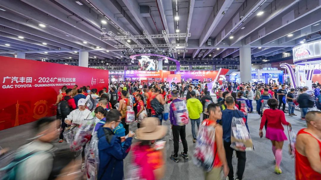 挑起进攻大旗！鲍威尔半场10中5得到16分2篮板1助攻
